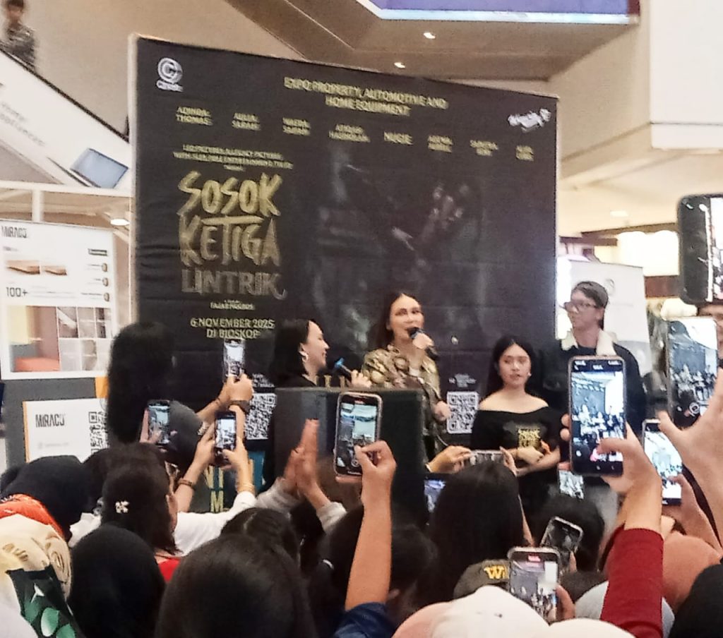 Luna Maya Memperkenalkan Film ‘Sosok Ketiga: Lintrik’ di Plaza Medan Fair, Studio Ludes Ludes Terjual
