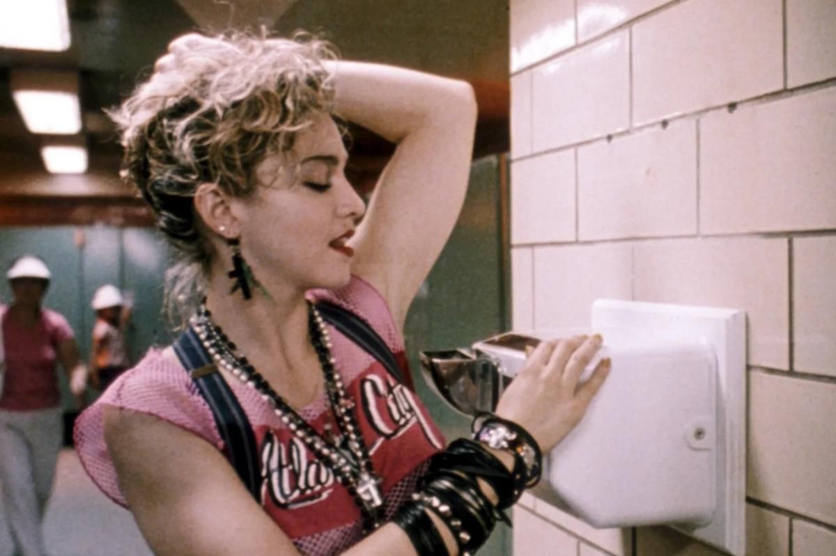 7 Film Romantis 1980-an yang Bisa Membuatmu Kembali Optimis